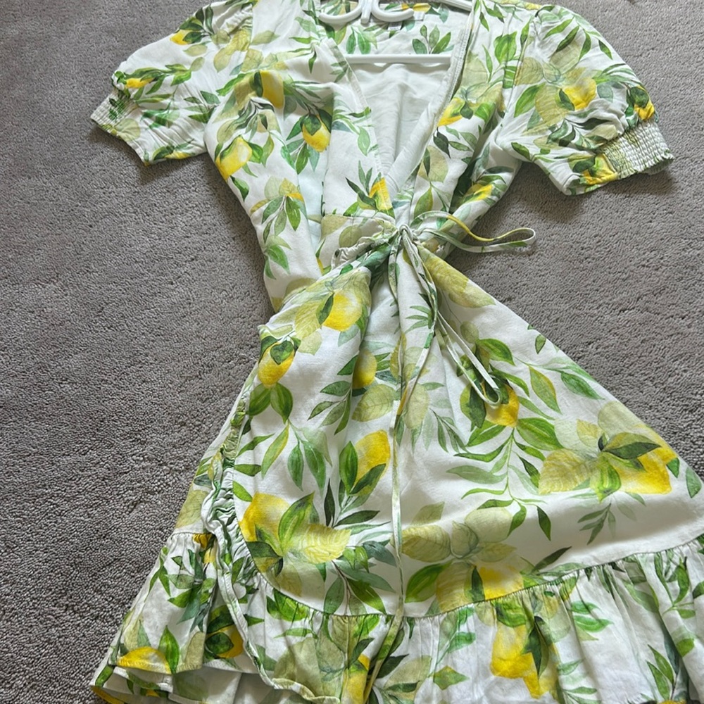 Evernew white and yellow with lemons short dress size 4.